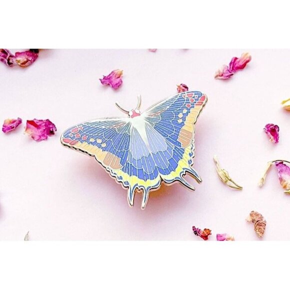 Two-Tailed Pasha Butterfly Enamel Pin - Gold Plated Nature‎ & Insect Jewelry - Picture 6 of 9